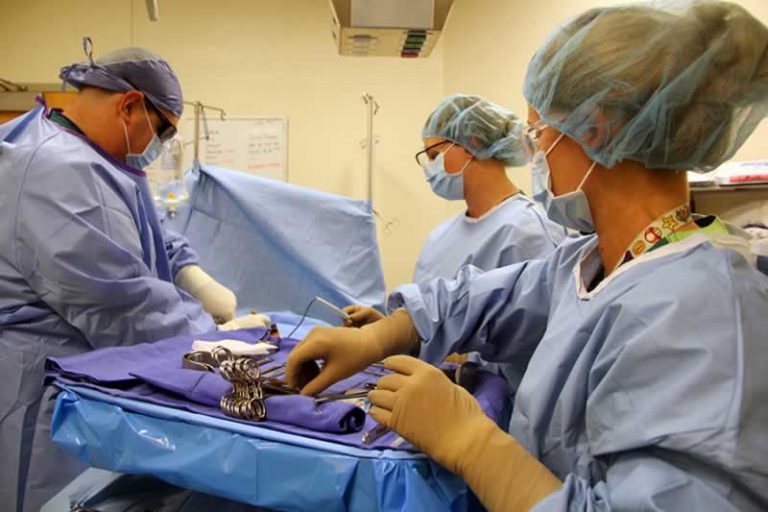 Highly skilled surgical technology students performing practice procedures in a clinical training en.