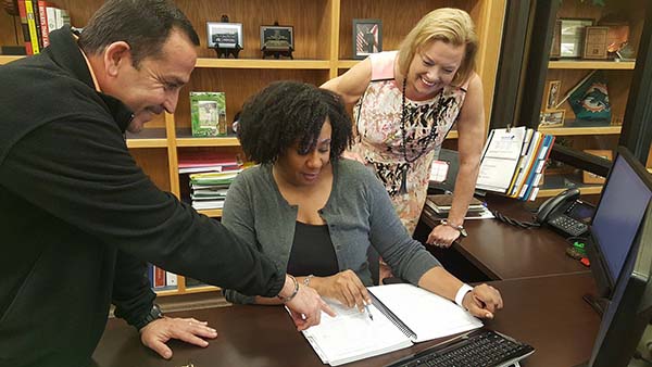 decorative image of Advising-Center1 ,   2017-04-17 14:42:11