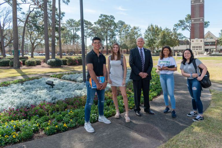 Discover Pensacola State College campus tour with students and faculty outdoors. Students and faculty engaging during Discover Pensacola State event on campus.