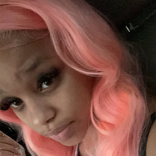 De’Asia Mims at Pensacola State College campus Close-up of De’Asia Mims with pink styled hair, showcasing diversity and student engagement at Pensa.