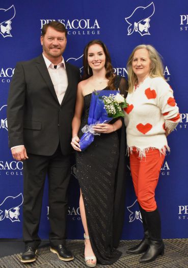 decorative image of Peyton-Owens-and-parents-scaled , 2024-02-20 13:01:11