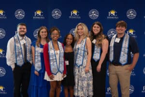 Decorative image of the Robinson Scholars.