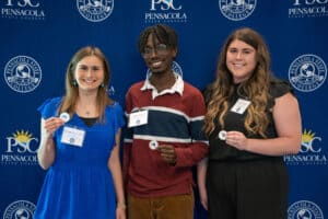 Decorative image of the Robinson Scholars.